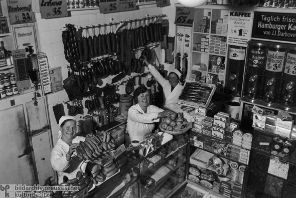 Female Clerks in the Brunningen Grocery Store in Munich (1934)